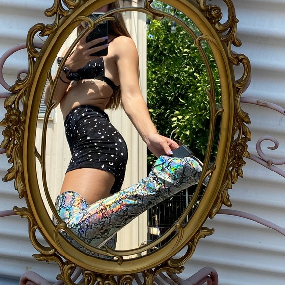 Thigh high iridescent snake print boots! - Picture 4 of 5